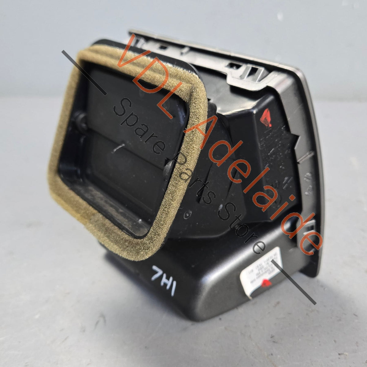 7E0819203D 7E0819203F   VW Transporter T5 Centre Left Air Vent 7E0819203D 7E0819203F