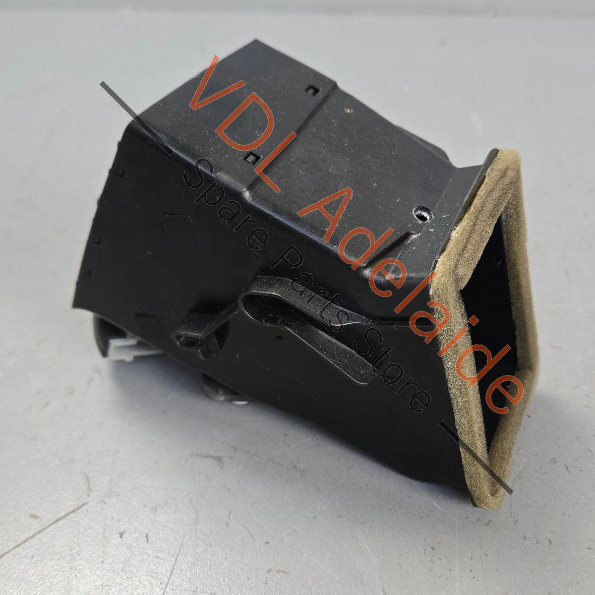 7E0815705C 7E0815705D   VW Transporter T5 Centre Left Air Vent 7E0815705C 7E0815705D
