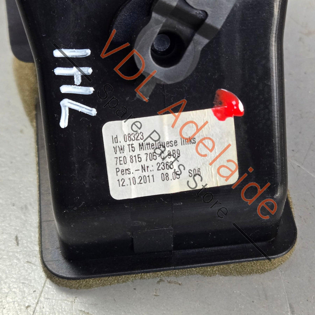 7E0815705C 7E0815705D   VW Transporter T5 Centre Left Air Vent 7E0815705C 7E0815705D