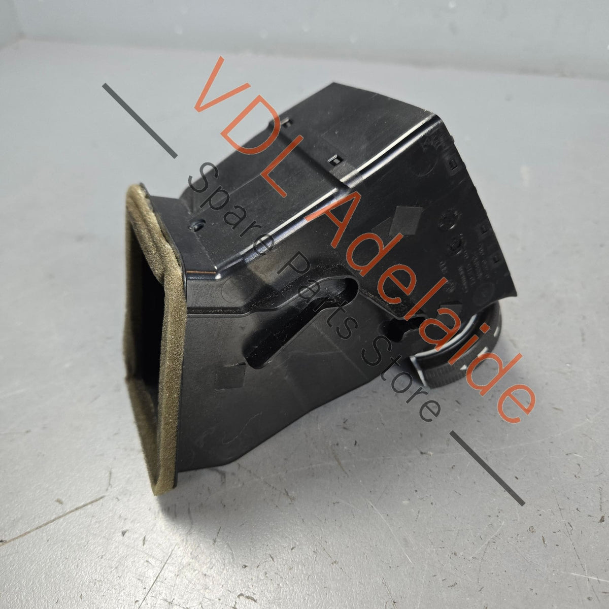 7E0815706B 7E0815706D   VW Transporter T5 Centre Right Air Vent 7E0815706B 7E0815706D