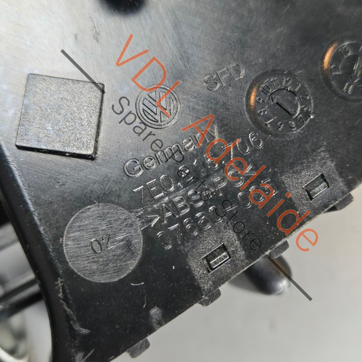 7E0815706B 7E0815706D   VW Transporter T5 Centre Right Air Vent 7E0815706B 7E0815706D