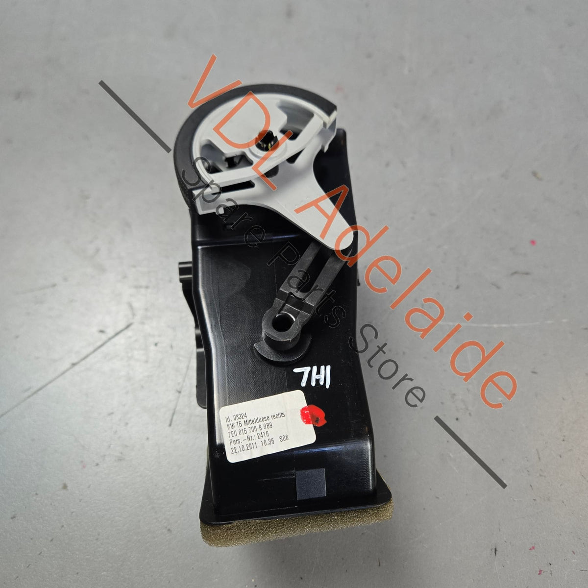 7E0815706B 7E0815706D   VW Transporter T5 Centre Right Air Vent 7E0815706B 7E0815706D