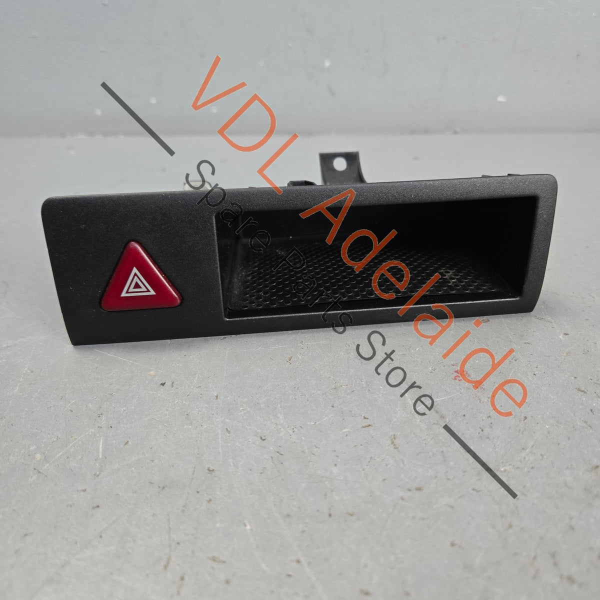 7H0857925A 6Y0953235A 6Y0953235  Hazard Light Switch T5 Transporter 2003-2010 Emergency Light Switch with Trim 7H0857925A 6Y0953235