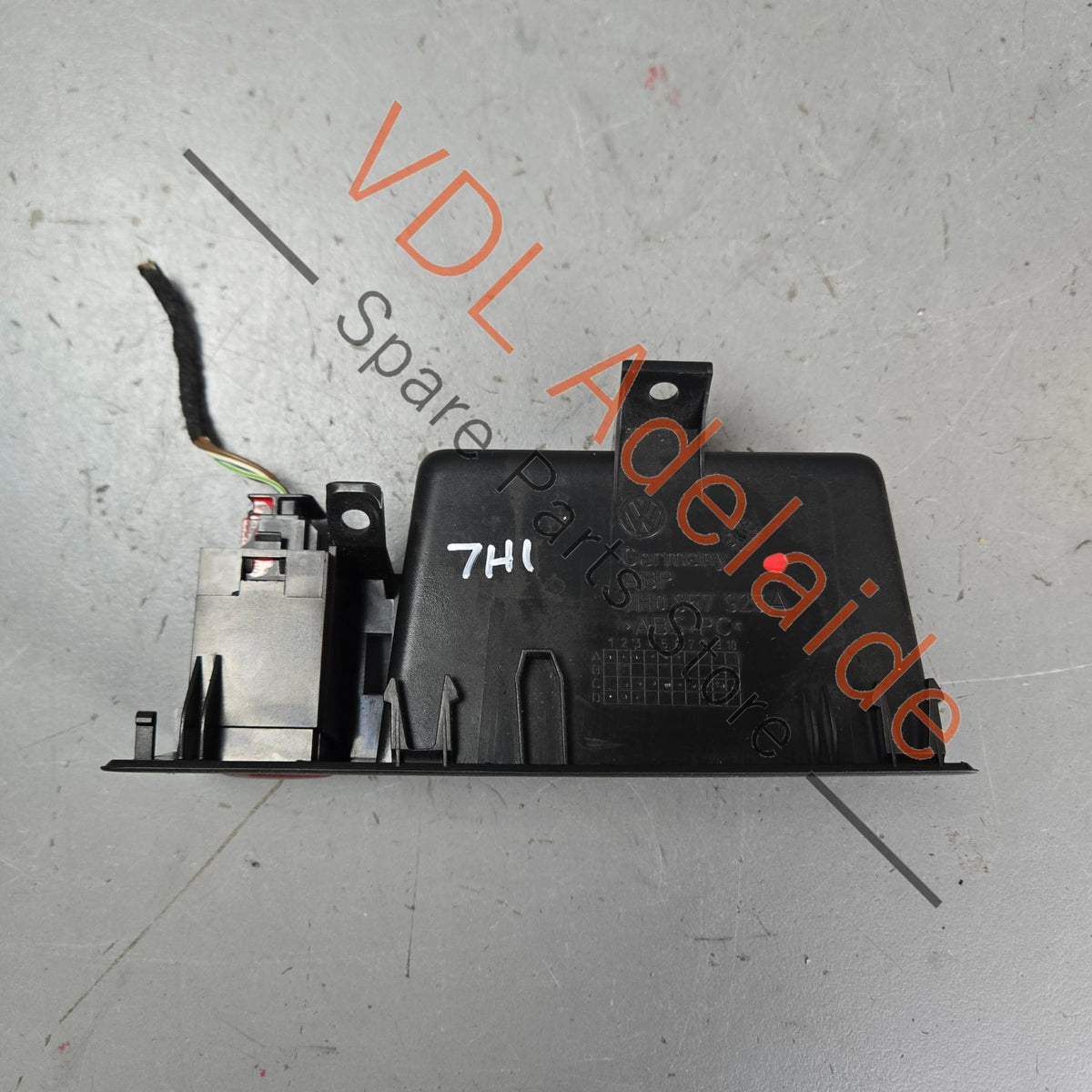 7H0857925A 6Y0953235A 6Y0953235  Hazard Light Switch T5 Transporter 2003-2010 Emergency Light Switch with Trim 7H0857925A 6Y0953235