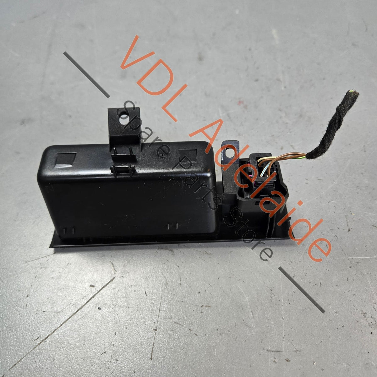 7H0857925A 6Y0953235A 6Y0953235  Hazard Light Switch T5 Transporter 2003-2010 Emergency Light Switch with Trim 7H0857925A 6Y0953235