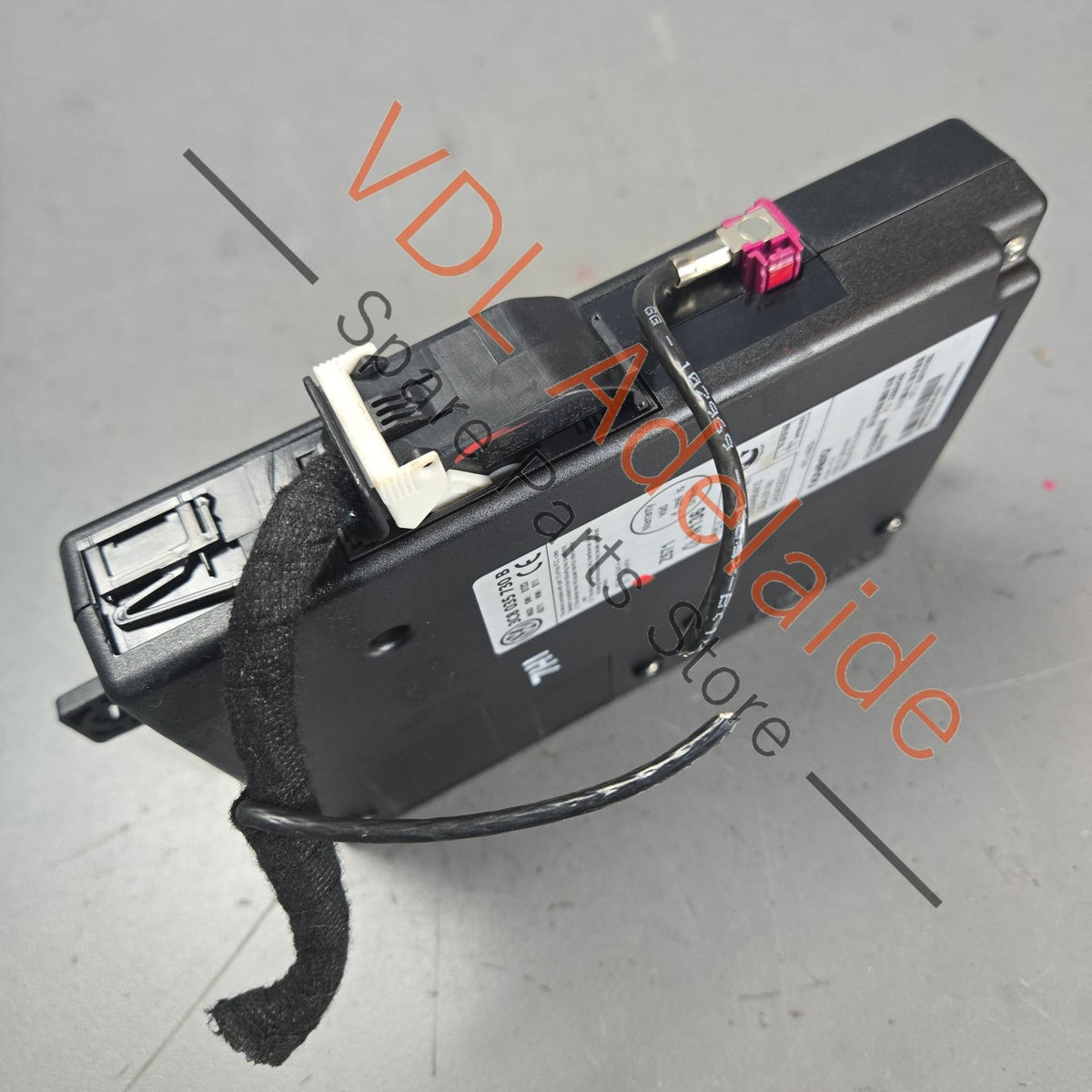 3C8035730B    VW Transporter T5 Bluetooth Phone Conenction Control Module 3C8035730B