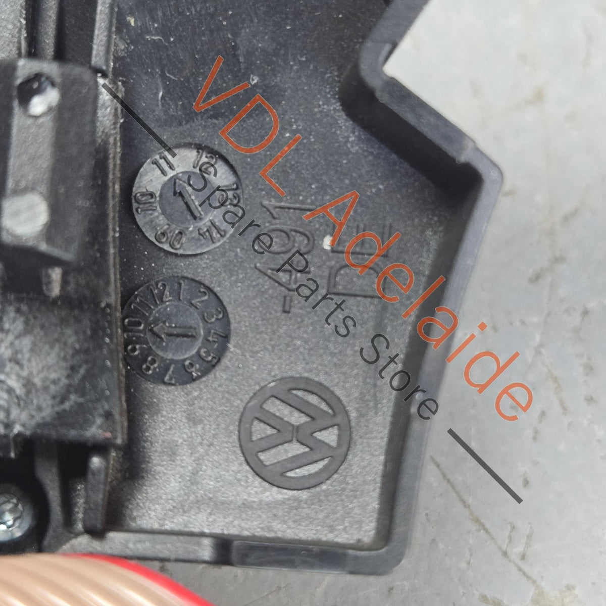 3C8998537B    VW Steering Wheel Switch for Menu Selection Right Side Menu Up Down Ok 3C8998537B
