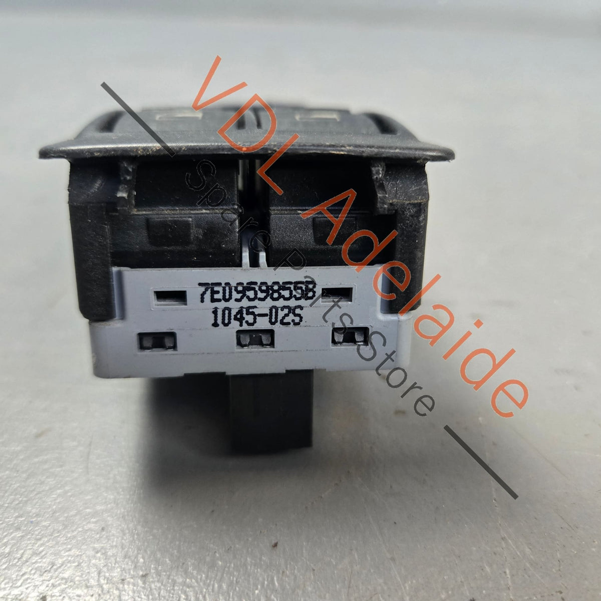 7E0959855B    GENUINE VW Transporter T5 Power Window Switch 7E0959855B