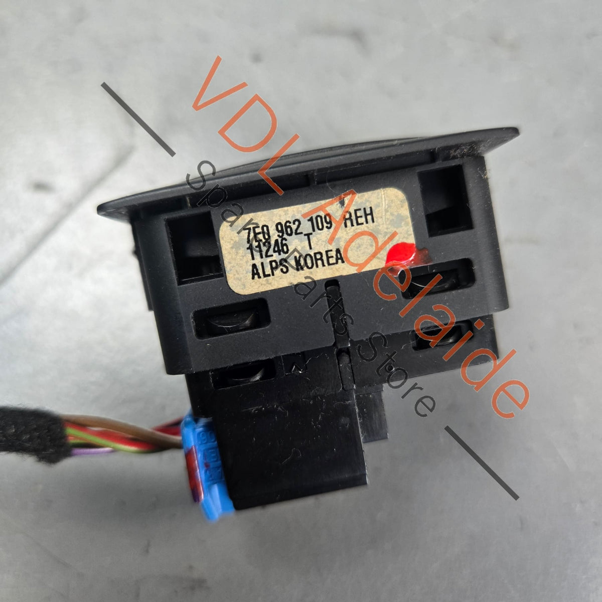 7E0962109    VW T5 T6 Transporter Caravelle Anti Theft Alarm Switch 7E0962109
