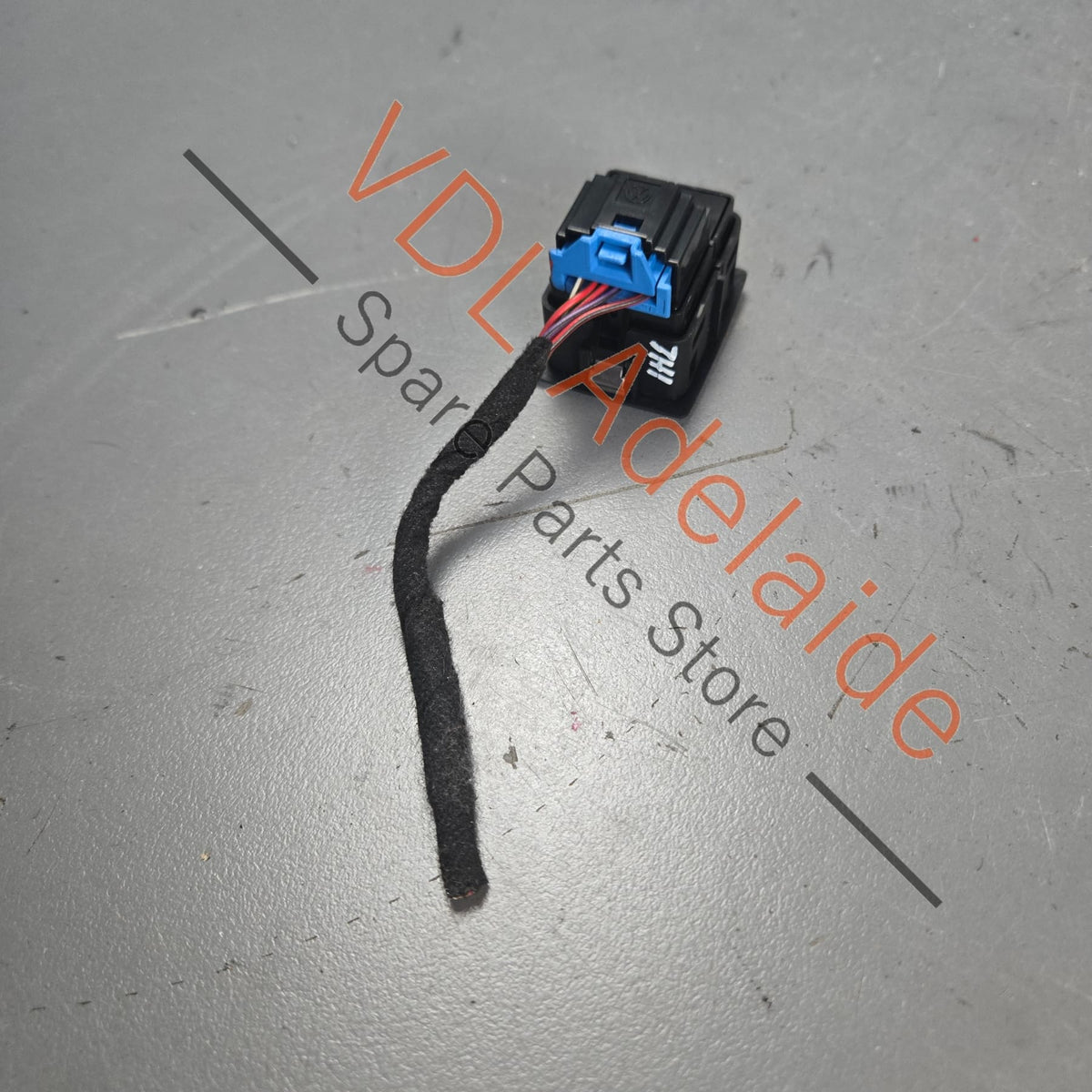 7E0962109    VW T5 T6 Transporter Caravelle Anti Theft Alarm Switch 7E0962109