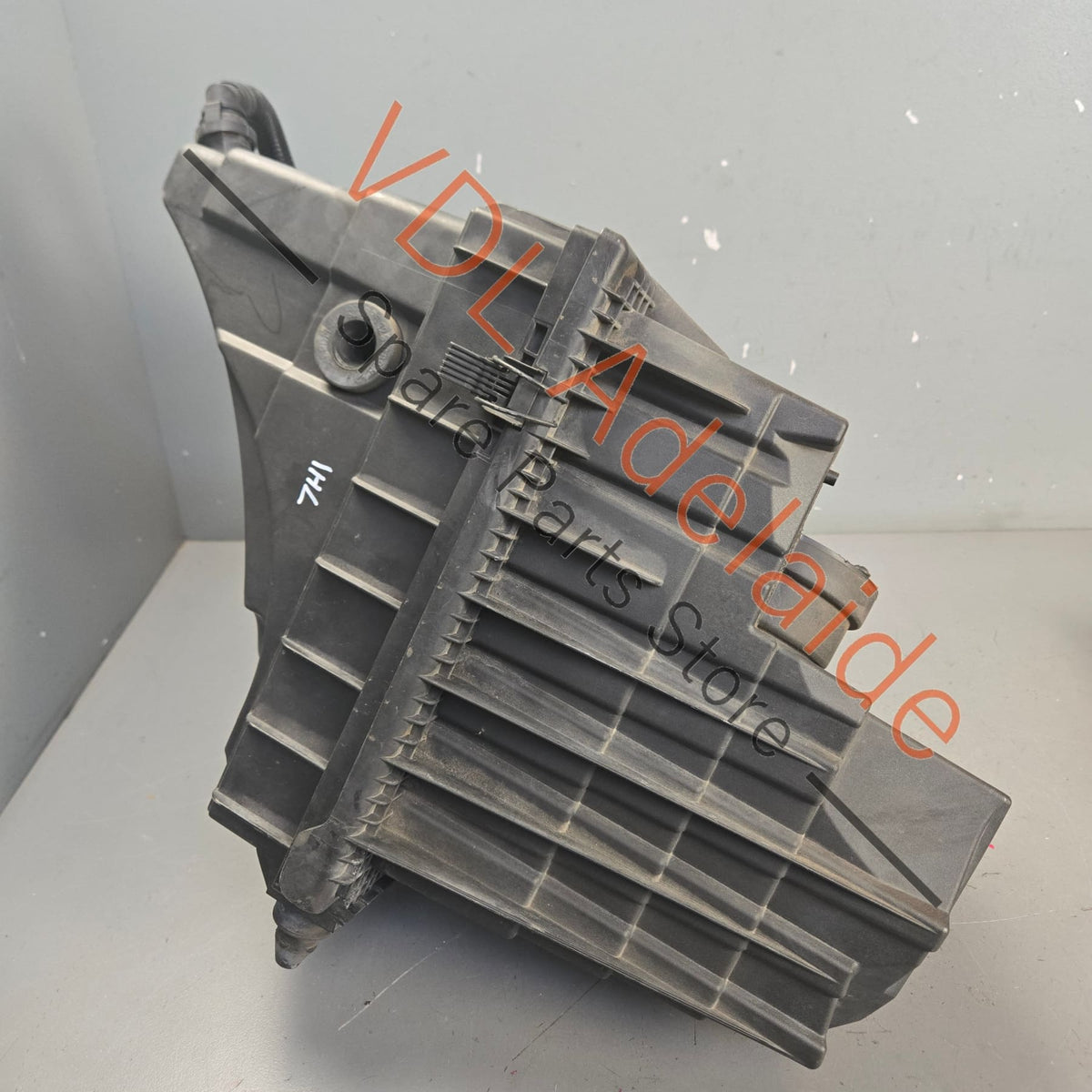 7E0129607A 7H0129578B   VW Transporter T5 Air Filter Box Assembly 7E0129607A