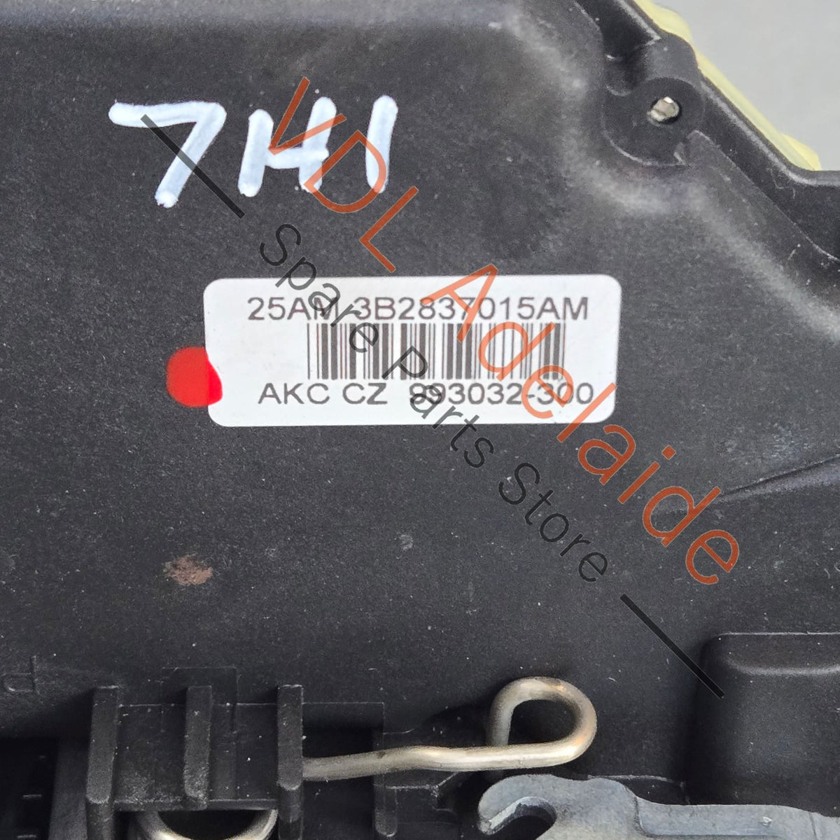 3B2837015AM    VW Transporter T5 Front Left Door Lock Mechanism 3B2837015AM