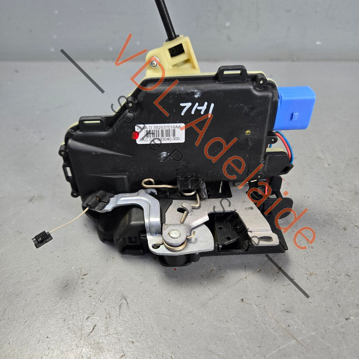 3B2837016AA    VW Transporter T5 Front Right Door Lock Mechanism 3B2837016AA