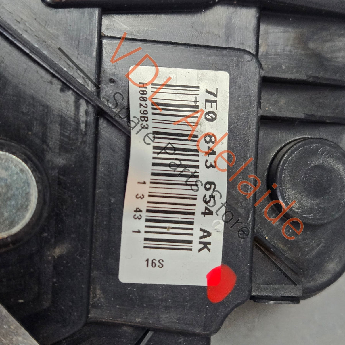 7E5843654AK    VW T5 T6 Multivan Door Lock for Electric Sliding Door Right 7E5843654AK