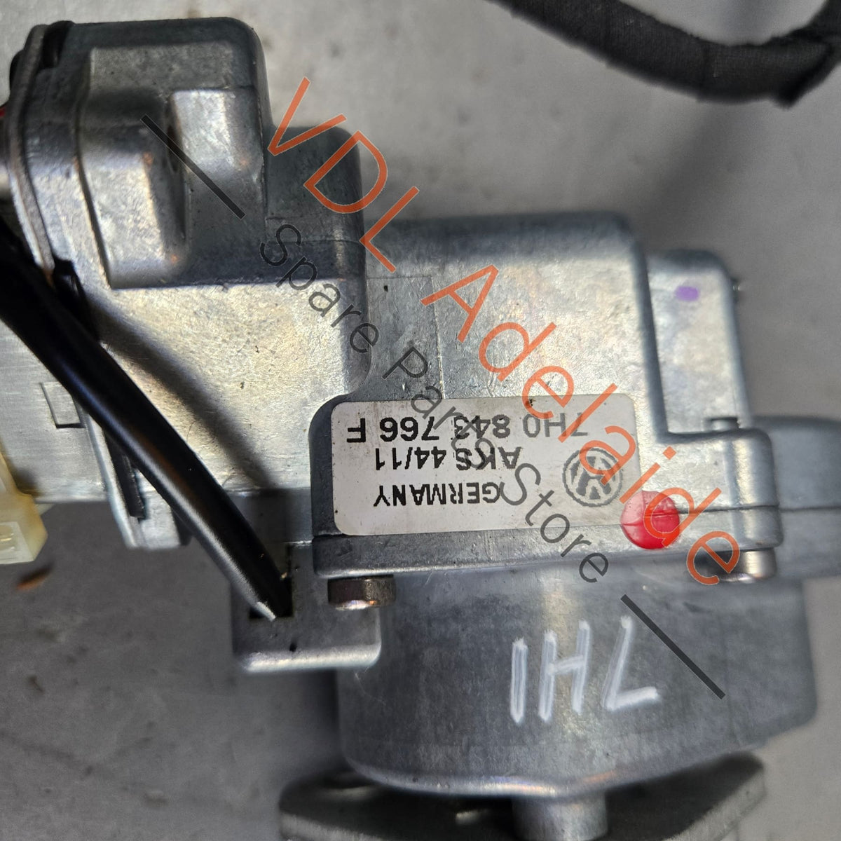 7H0843766F 7E0843766B   Genuine Volkswagen Right Electric Sliding Door Power Latching Soft Close Motor 7H0843766F 7E0843766B