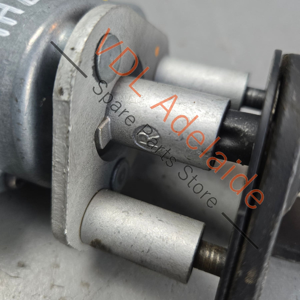 7H0843766F 7E0843766B   Genuine Volkswagen Right Electric Sliding Door Power Latching Soft Close Motor 7H0843766F 7E0843766B