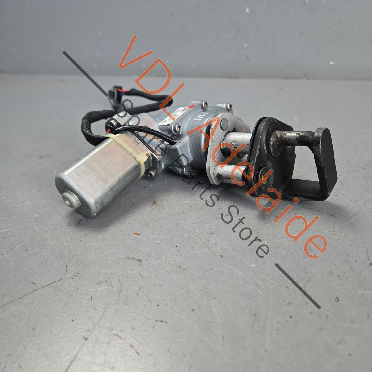 7H0843766F 7E0843766B   Genuine Volkswagen Right Electric Sliding Door Power Latching Soft Close Motor 7H0843766F 7E0843766B