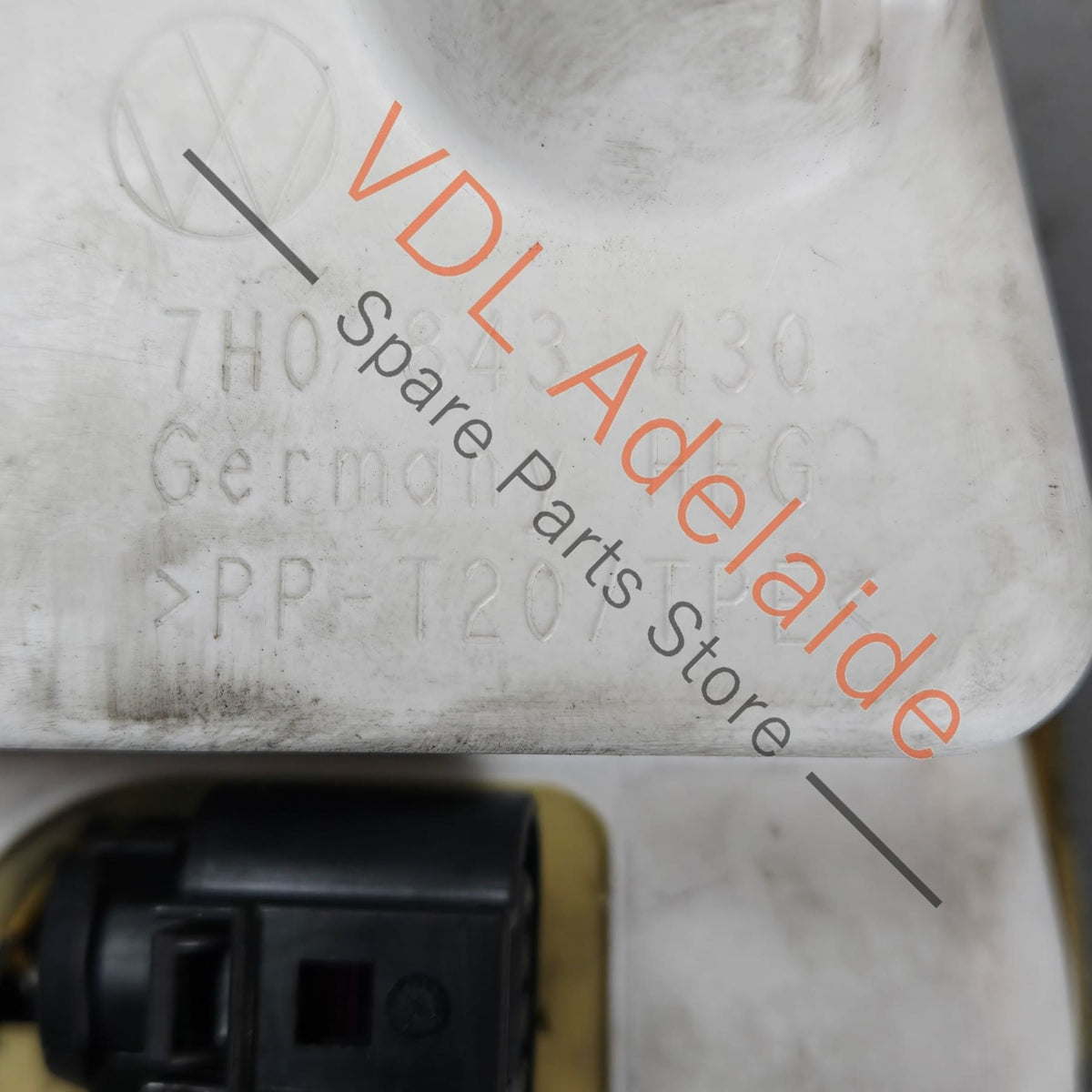 7E0843604C    Genuine VW Transporter T5 T6 Right Sliding Door Rotary Latch Lock 7E0843604C