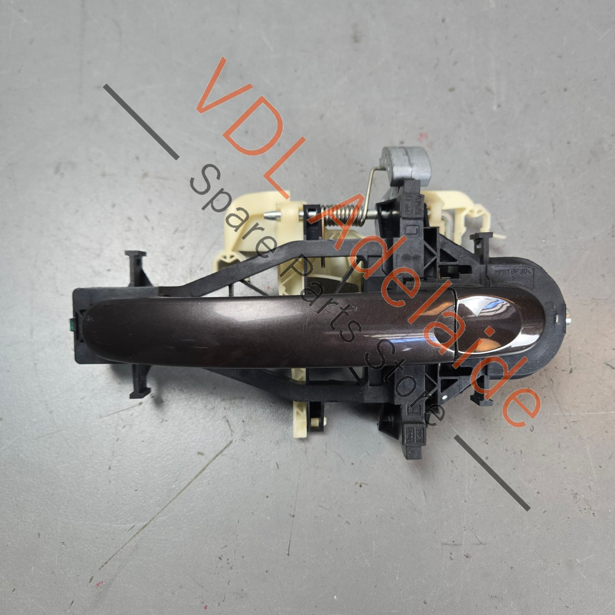 7H0843351E    VW Transporter T5 Left Side Exterior Door Handle & Mounting Bar 7H0843351E