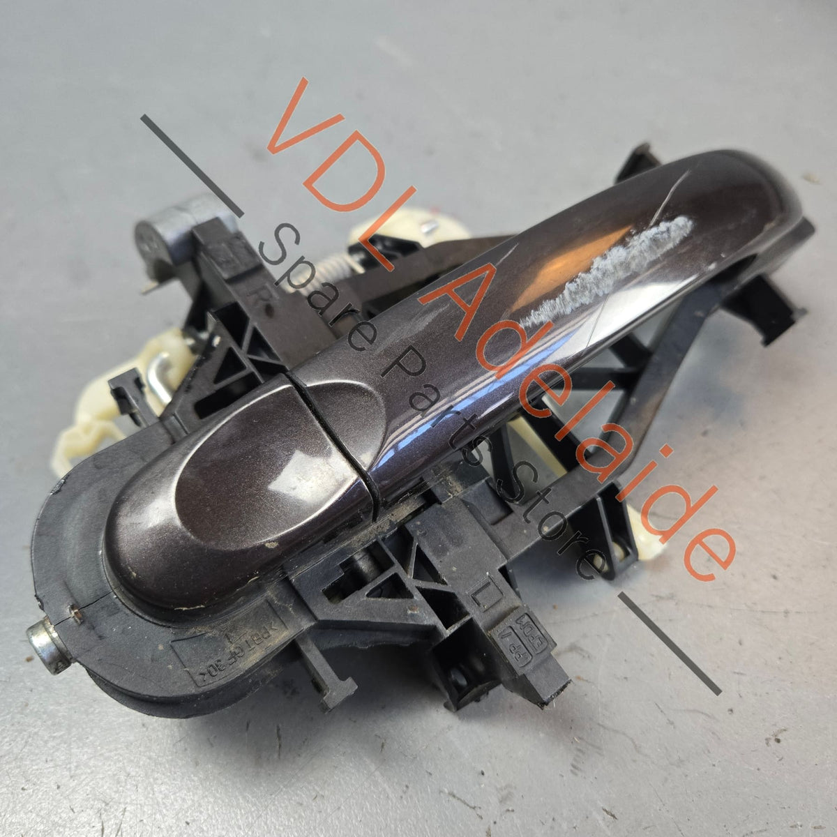 7H0843352E    VW Transporter T5 Right Side Exterior Door Handle & Mounting Bar 7H0843352E