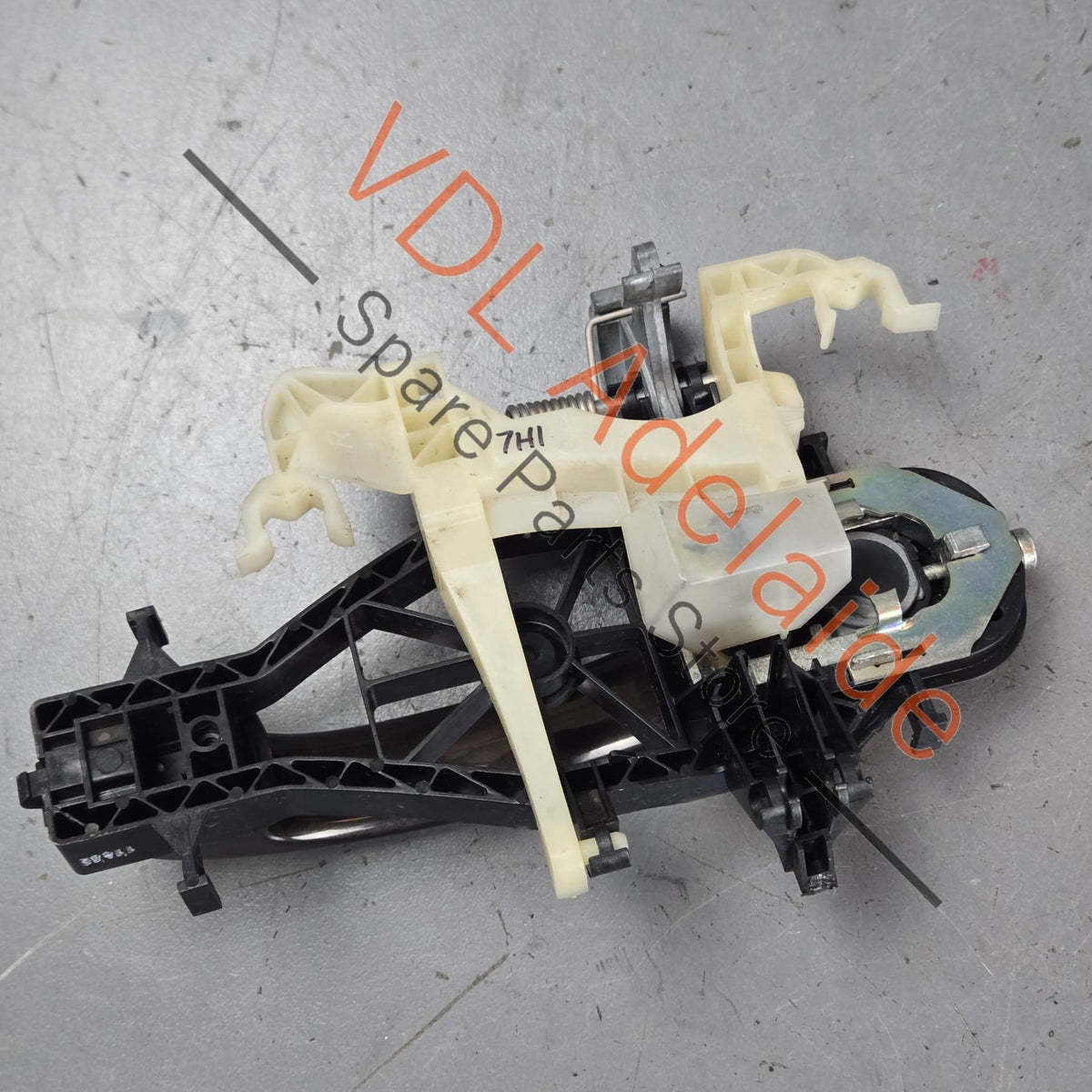 7H0843352E    VW Transporter T5 Right Side Exterior Door Handle & Mounting Bar 7H0843352E