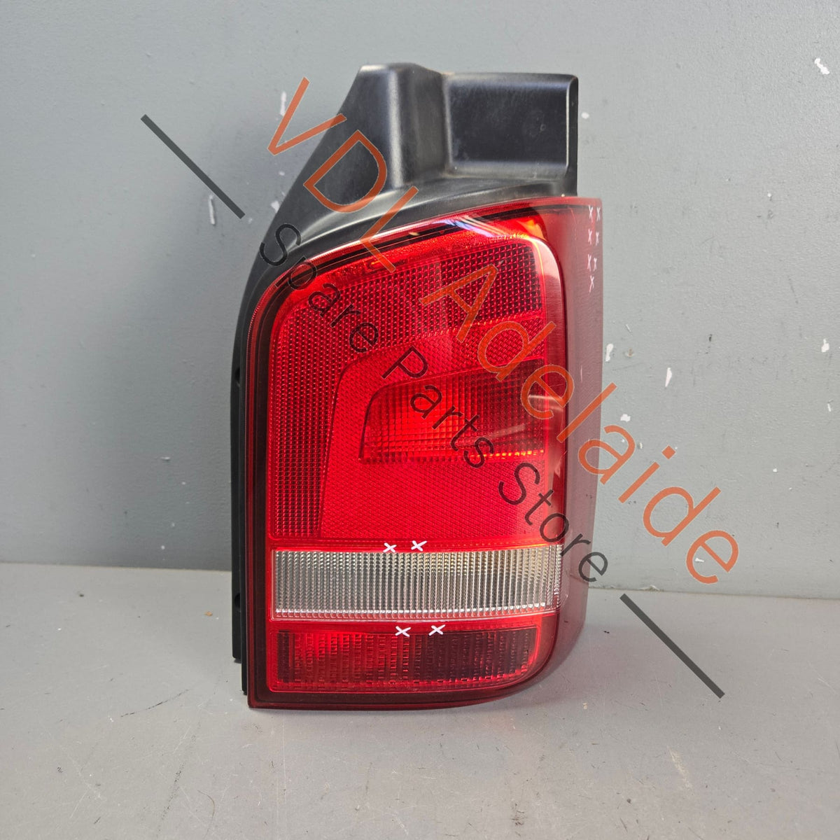 7E5945096E    VW Transporter T5 Right Rear Tail Light 7E5945096E 2010 - 2015