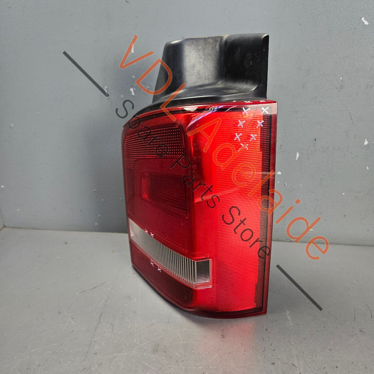7E5945096E    VW Transporter T5 Right Rear Tail Light 7E5945096E 2010 - 2015
