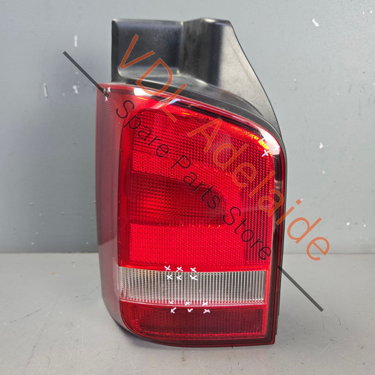7E5945095E    VW Transporter T5 Left Rear Tail Light 7E5945095E 2010 - 2015