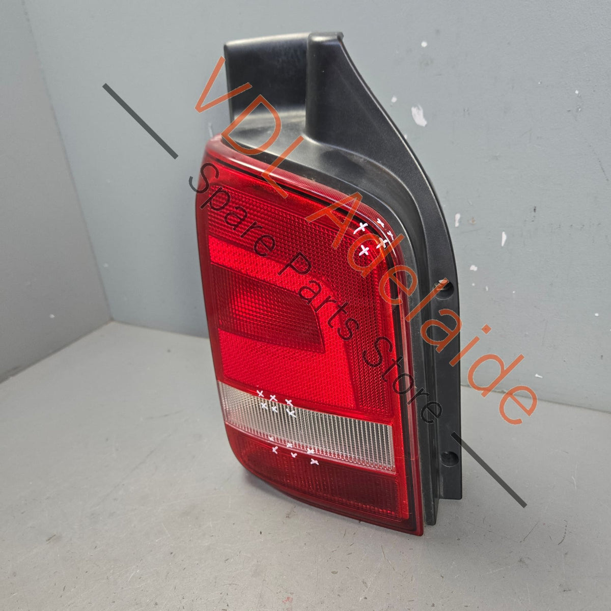 7E5945095E    VW Transporter T5 Left Rear Tail Light 7E5945095E 2010 - 2015