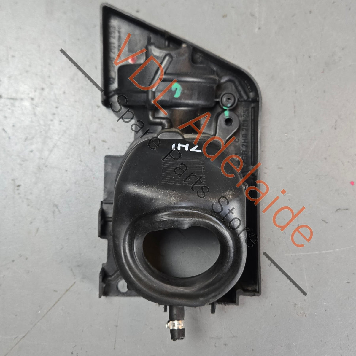 7H0201253D    VW Transporter T5 T6 Fuel Door Filler Neck Pot 7H0201253D