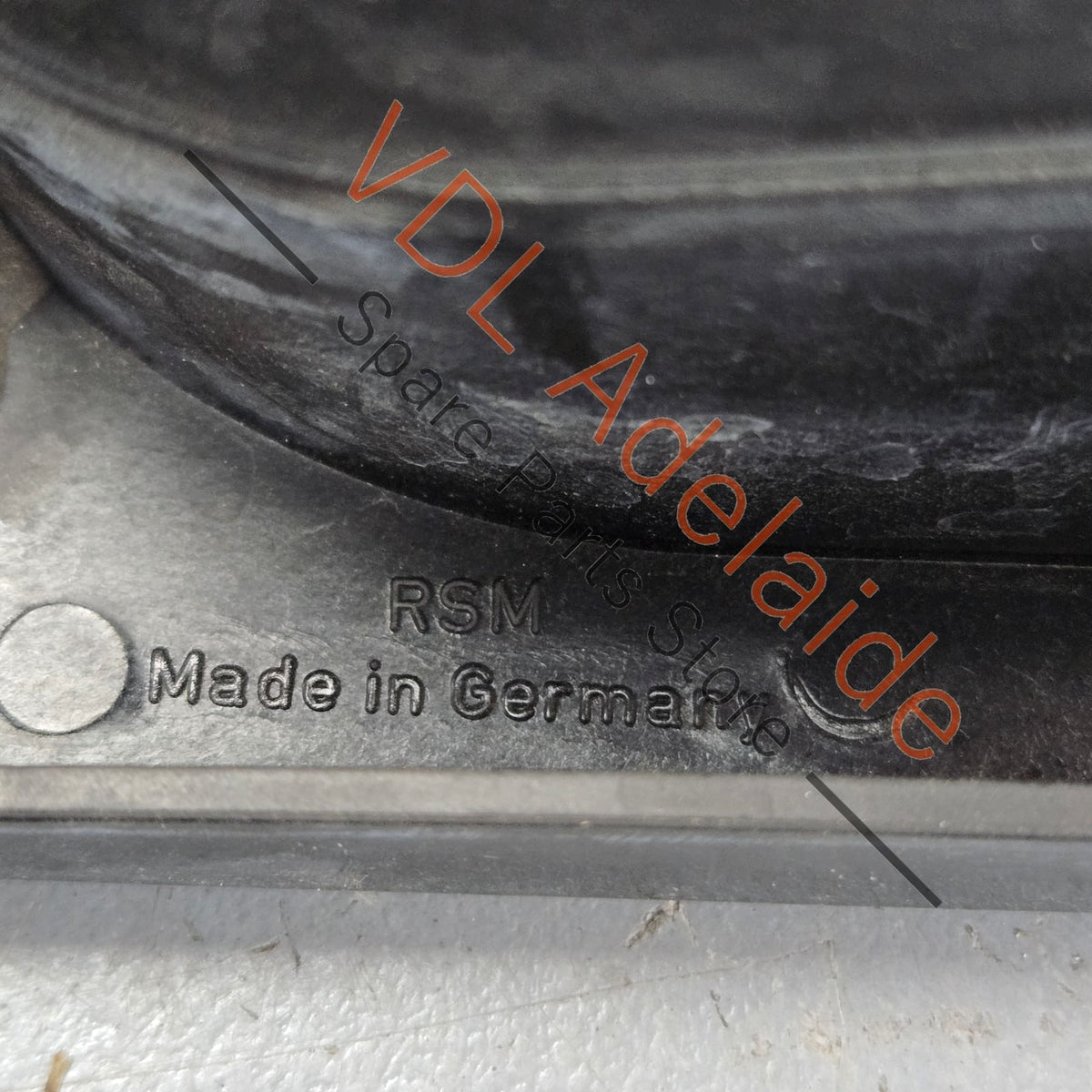 7H0201253D    VW Transporter T5 T6 Fuel Door Filler Neck Pot 7H0201253D