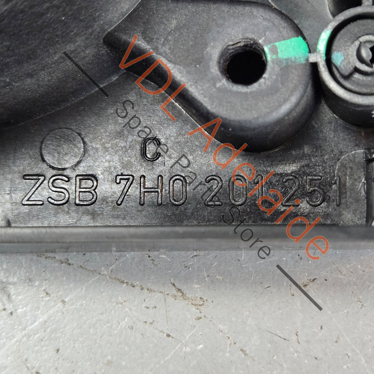 7H0201253D    VW Transporter T5 T6 Fuel Door Filler Neck Pot 7H0201253D