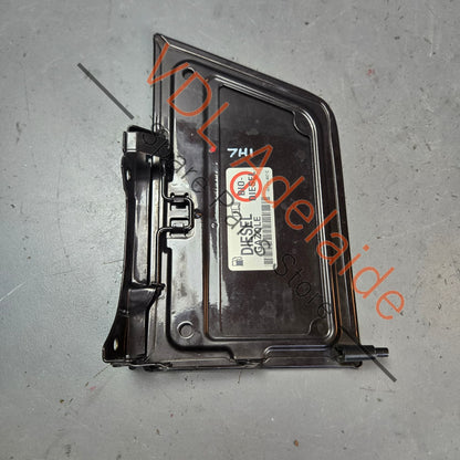 7H0809905E    VW Transporter T5 Left Side Fuel Filler Door Flap Cap 7H0809905E