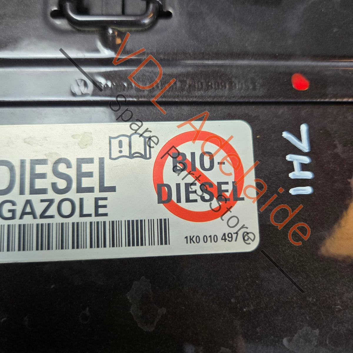 7H0809905E    VW Transporter T5 Left Side Fuel Filler Door Flap Cap 7H0809905E