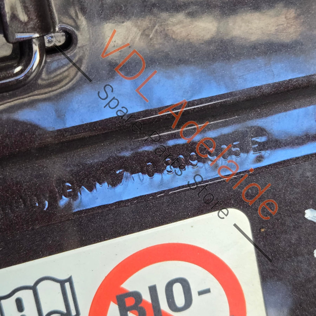 7H0809905E    VW Transporter T5 Left Side Fuel Filler Door Flap Cap 7H0809905E