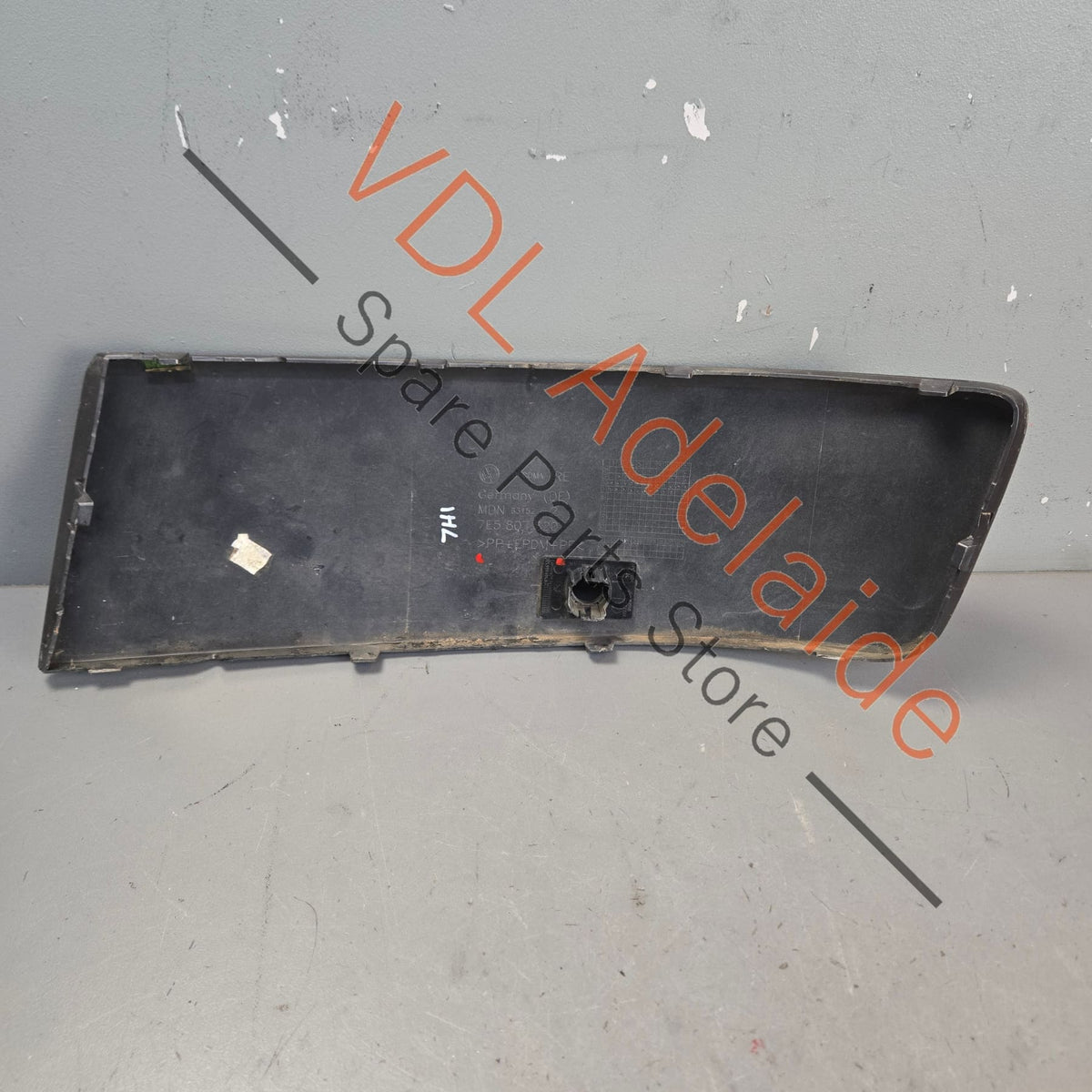 7E5807820    VW Transporter T5 Front Bumper Right Side Insert Trim Cover 7E5807820