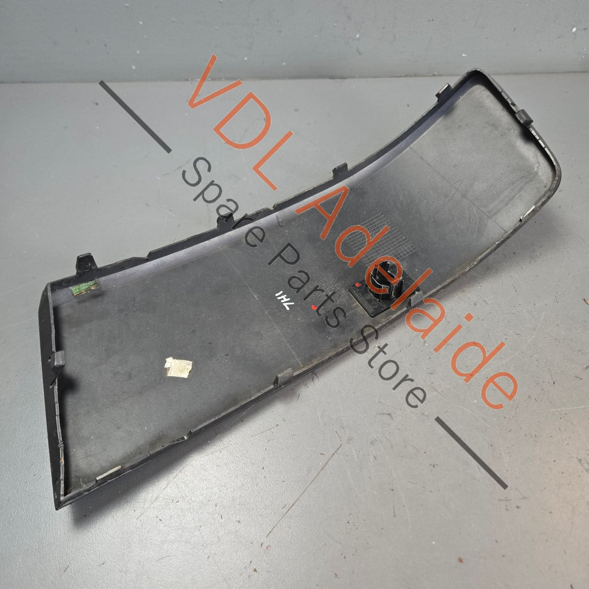 7E5807820    VW Transporter T5 Front Bumper Right Side Insert Trim Cover 7E5807820