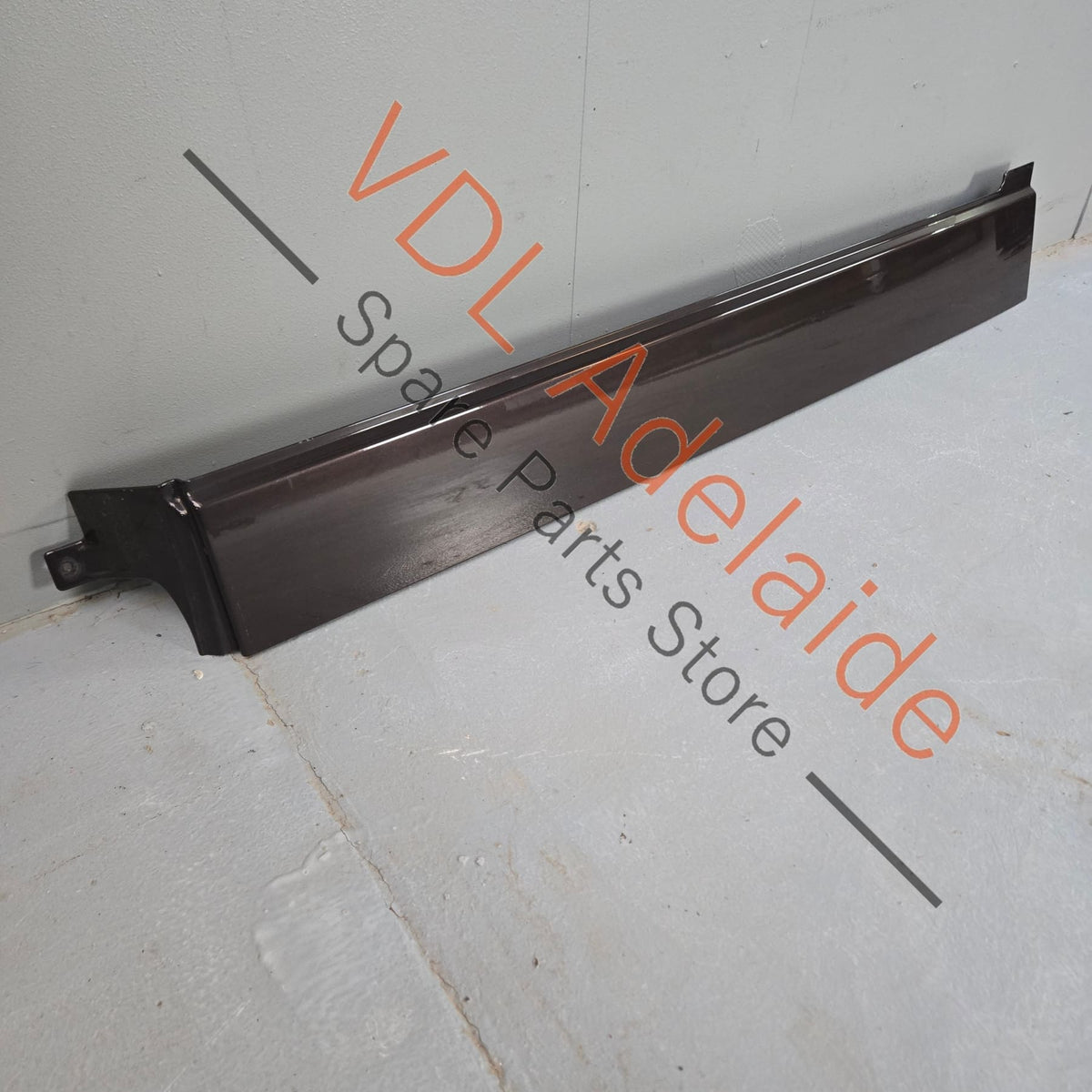 7H1843796H    VW Transporter T5 Right Sliding Door lower Trim Cover 7H1843796H