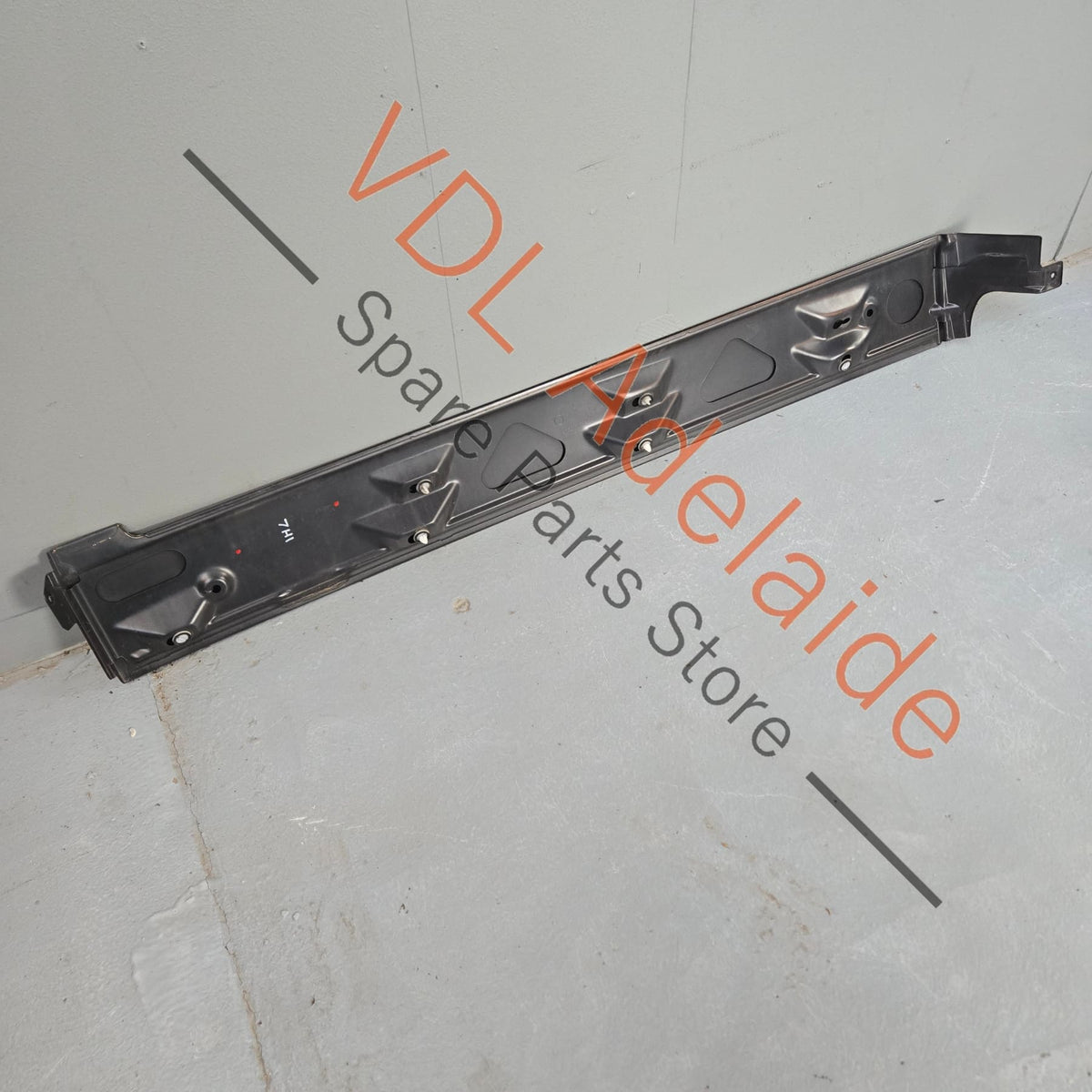 7H1843796H    VW Transporter T5 Right Sliding Door lower Trim Cover 7H1843796H