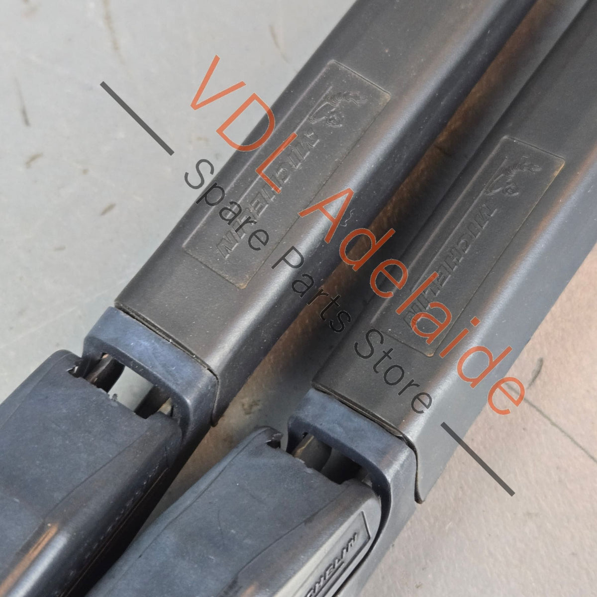 7E2955410A 7E2955409A 7E2955410C 7E2955409C VW Transporter T5 T6 Windscreen Wiper Arm Set for RHD
