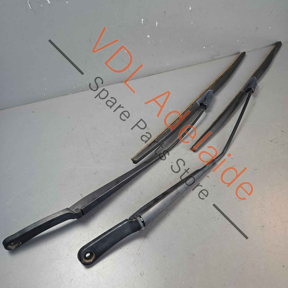 7E2955410A 7E2955409A 7E2955410C 7E2955409C VW Transporter T5 T6 Windscreen Wiper Arm Set for RHD