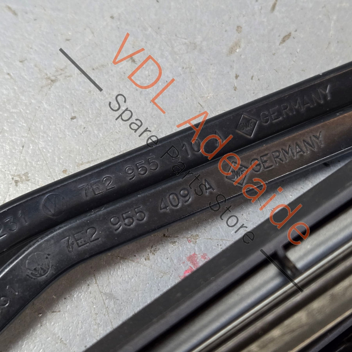7E2955410A 7E2955409A 7E2955410C 7E2955409C VW Transporter T5 T6 Windscreen Wiper Arm Set for RHD