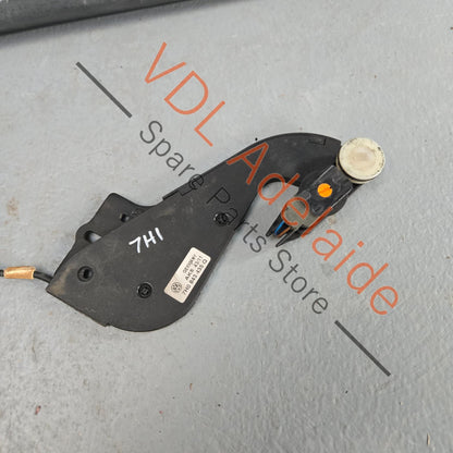 7H0843435Q 7E0843435C   VW Transporter T5 T6 Left Side Door Roller Guide 7H0843435Q 7E0843435C