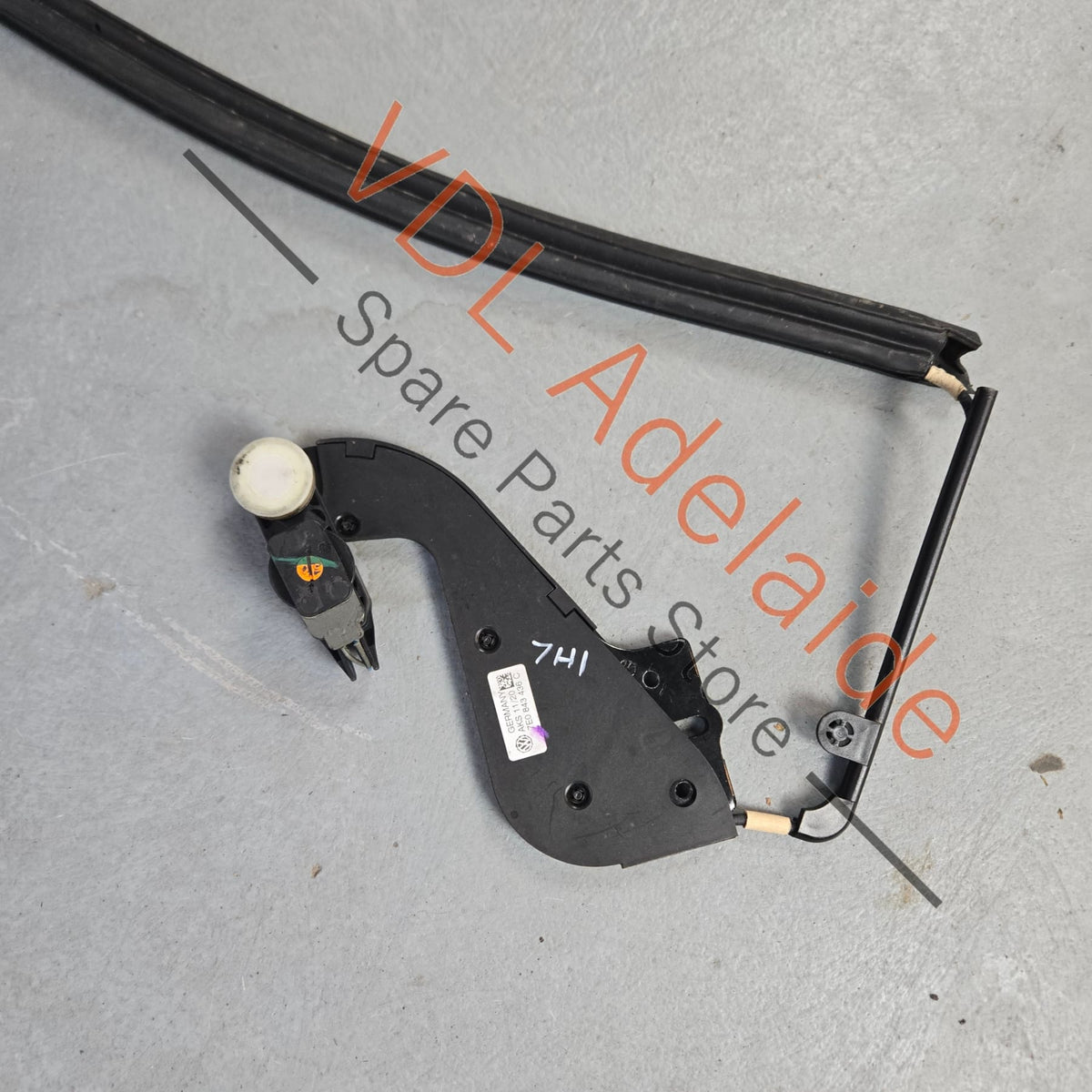 7E0843436C 7H0843436Q   VW Transporter T5 T6 Right Side Door Roller Guide 7H0843436Q 7E0843436C