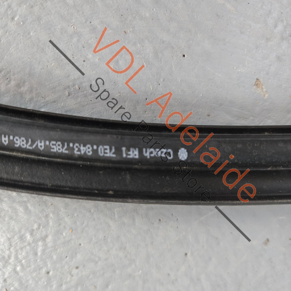 7E0843436C 7H0843436Q   VW Transporter T5 T6 Right Side Door Roller Guide 7H0843436Q 7E0843436C