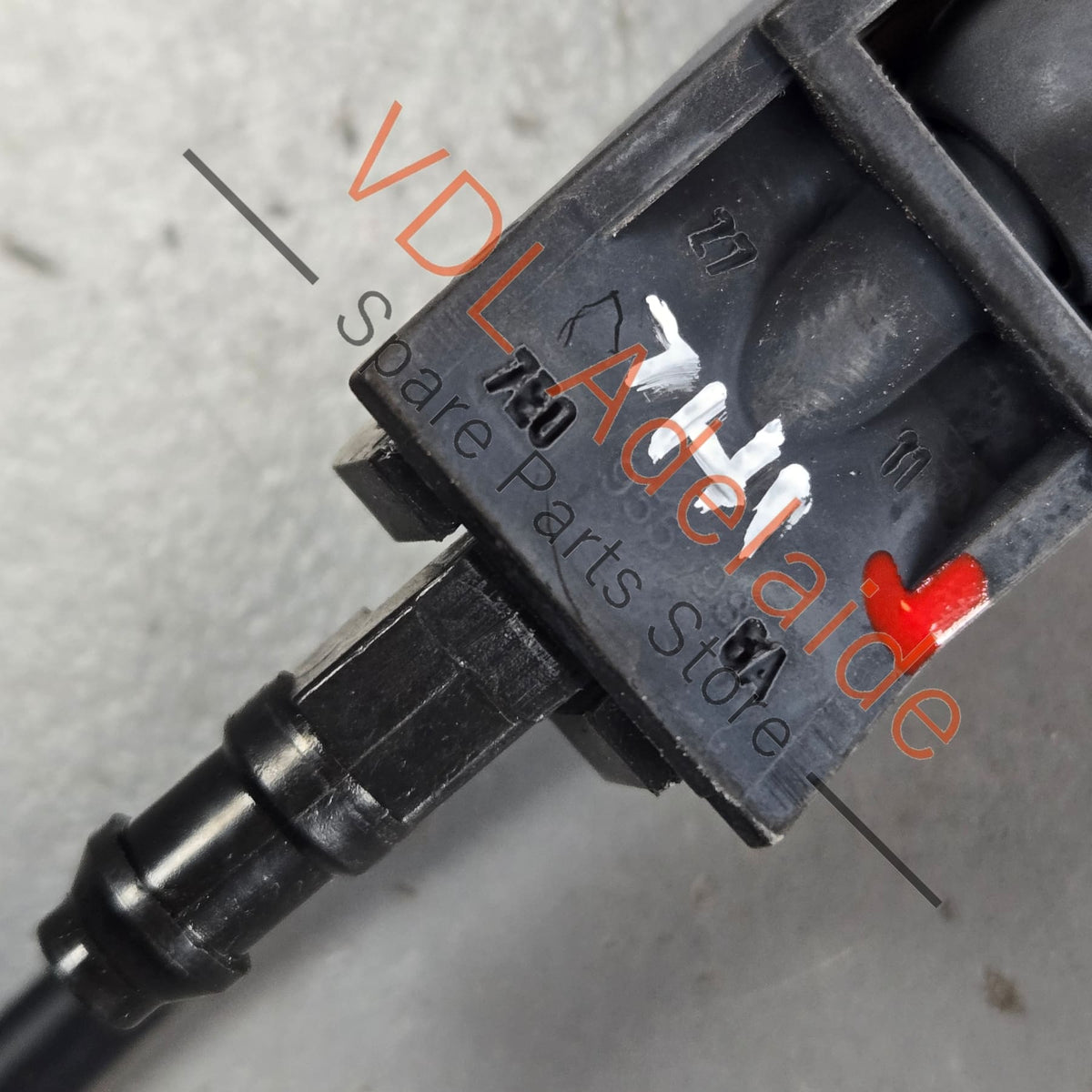 7E0955986A 6E0955986B   VW Transporter T5 T6 Windscreen Washer Nozzle Jet Heated 7E0955986A