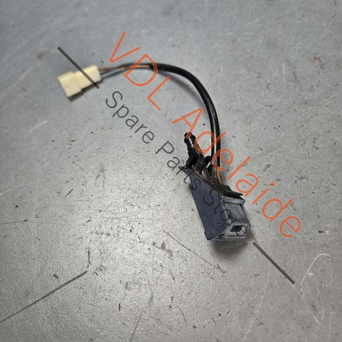 7E0955986A 6E0955986B   VW Transporter T5 T6 Windscreen Washer Nozzle Jet Heated 7E0955986A