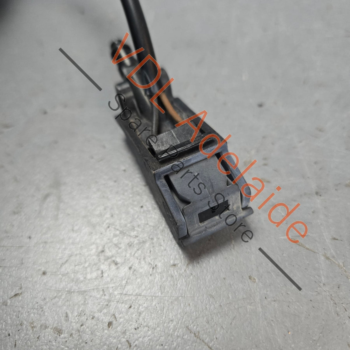 7E0955986A 6E0955986B   VW Transporter T5 T6 Windscreen Washer Nozzle Jet Heated 7E0955986A