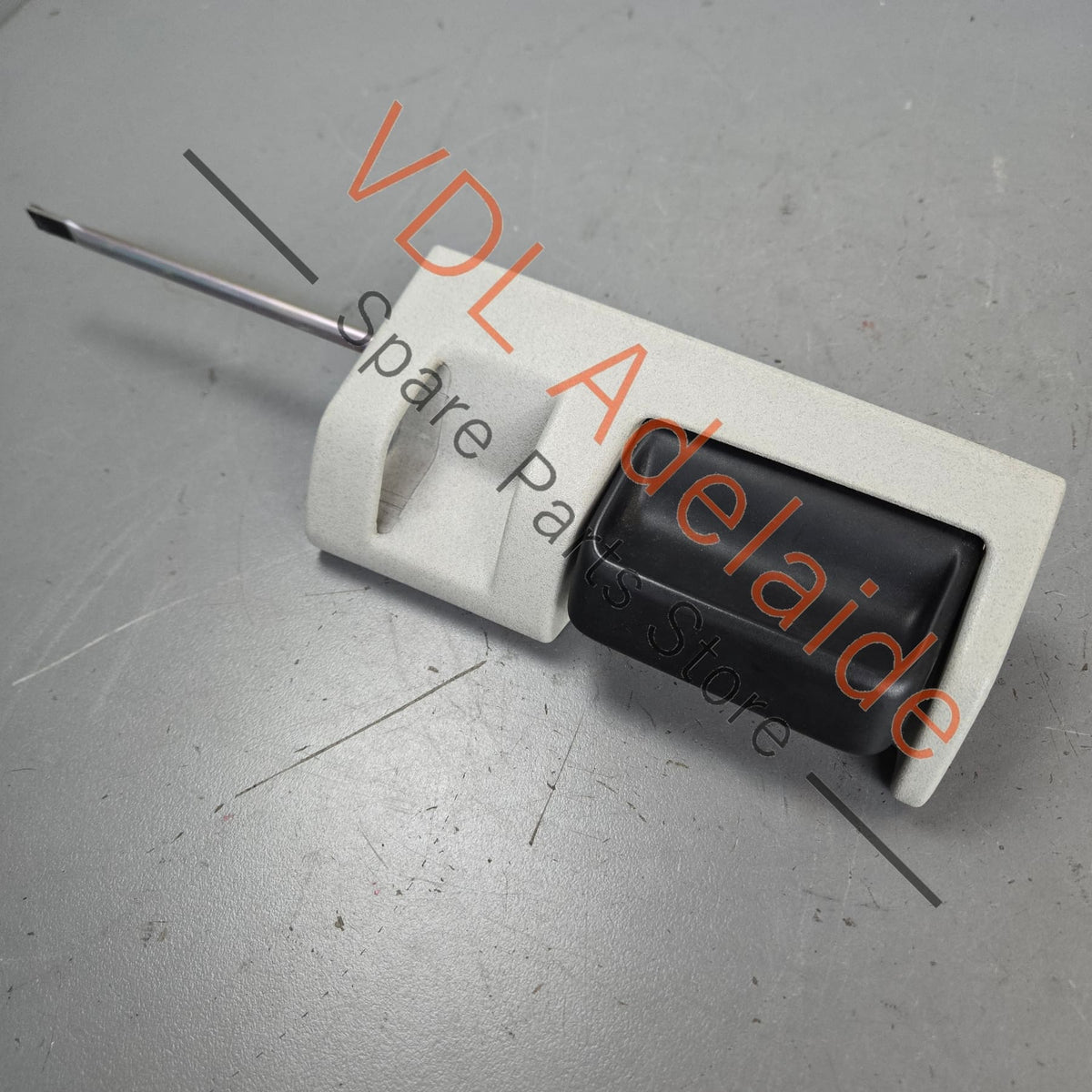 7H0843641 7E0843641C   VW Transporter T5 T6 Inner Left Sliding Door Lock Grip Button 7H0843641 7E0843641C