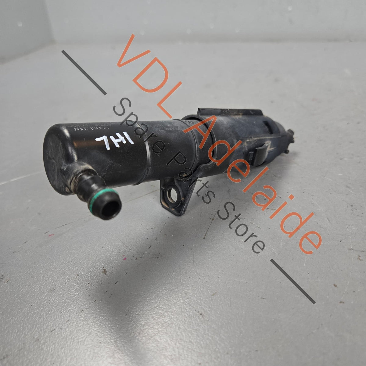 5K0955978A    VW Transporter T5 Front Bumper Headlight Washer Nozzle Jet 5K0955978A